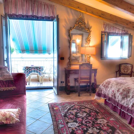 فندق مبيت وإفطار Donna Fausta 4*