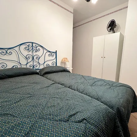 فندق مبيت وإفطار Donna Fausta أَجيرولا