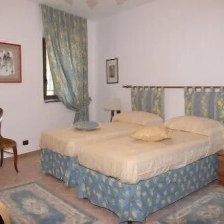 فندق مبيت وإفطار Donna Fausta أَجيرولا