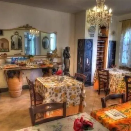 فندق مبيت وإفطار Donna Fausta 4*