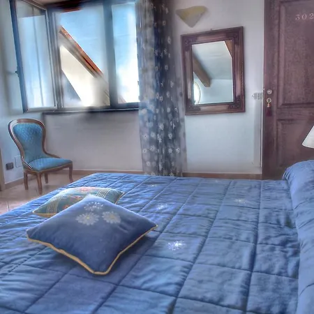 Donna Fausta أَجيرولا