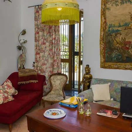 فندق مبيت وإفطار Donna Fausta أَجيرولا